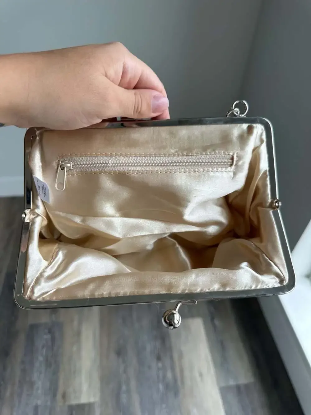 Jaclyn Smith Gold Brocade Metallic Kiss Lock Clutch NWOT